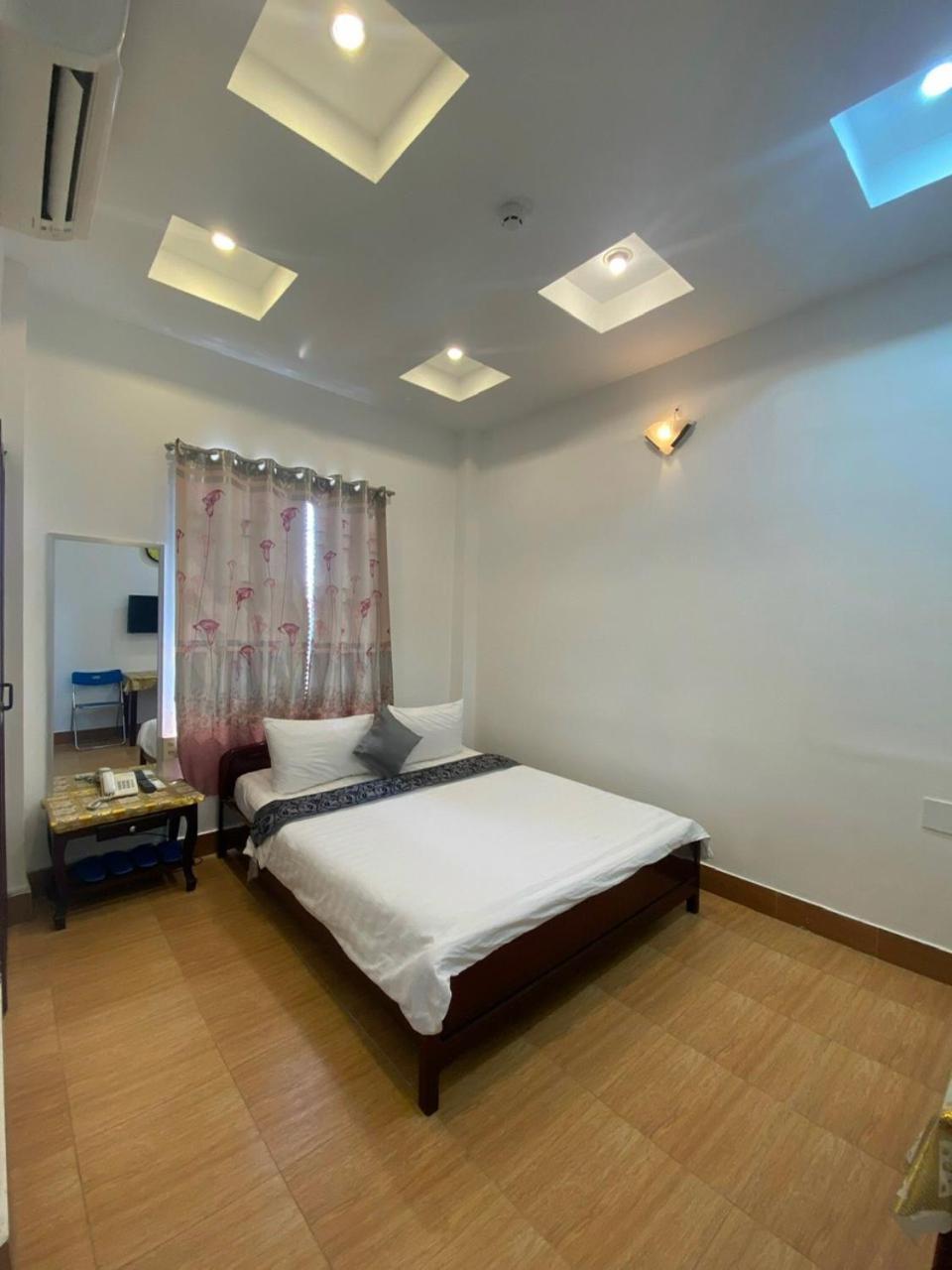 Du Hung 1 Hotel Ха Тени Екстериор снимка