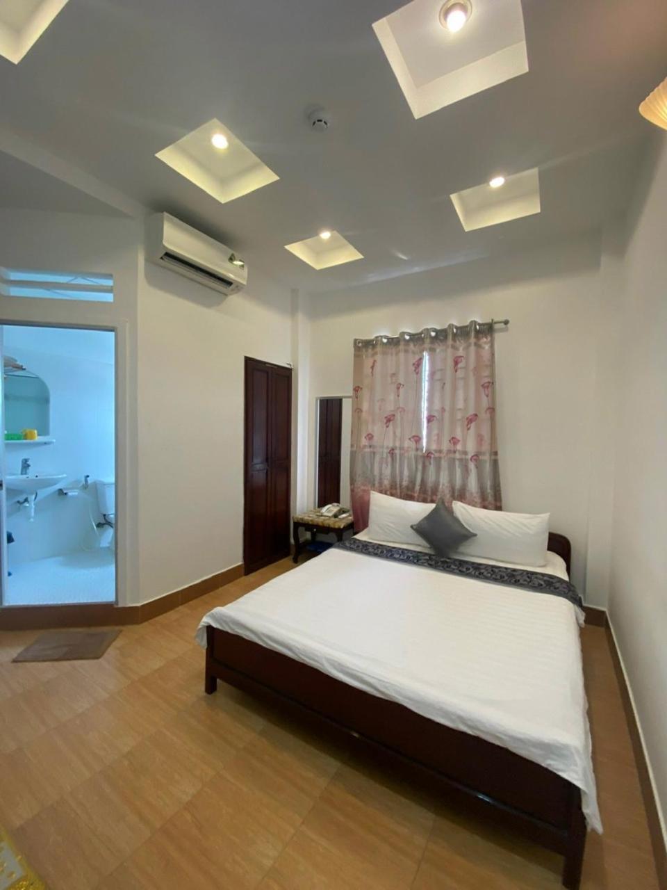 Du Hung 1 Hotel Ха Тени Екстериор снимка
