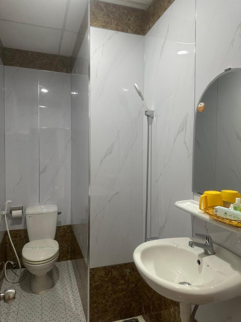 Du Hung 1 Hotel Ха Тени Екстериор снимка