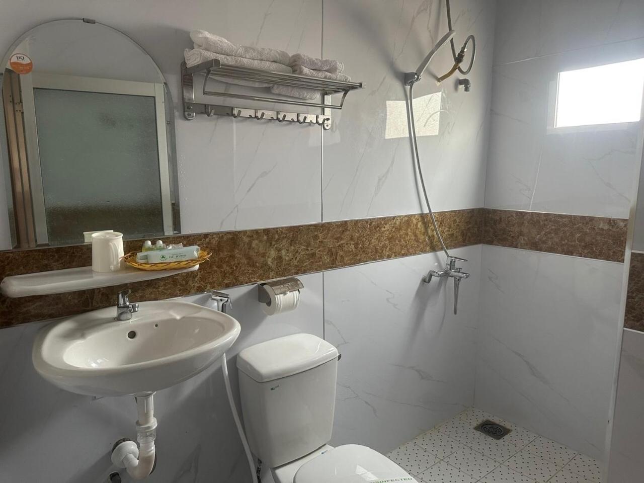 Du Hung 1 Hotel Ха Тени Екстериор снимка